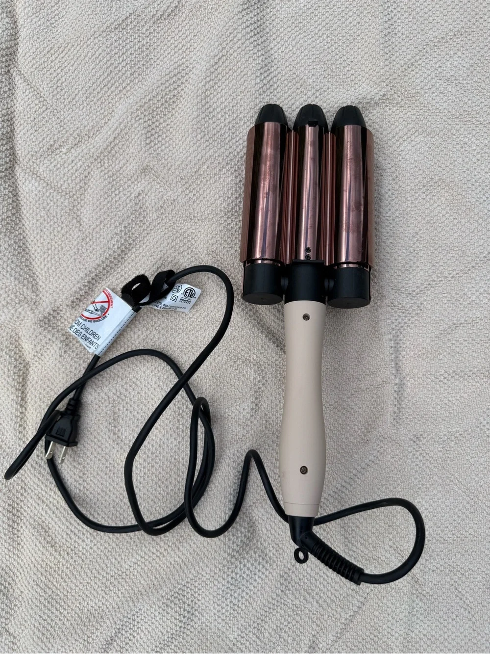 Lange Triple-Barrel Waver in Rose Gold and Cream